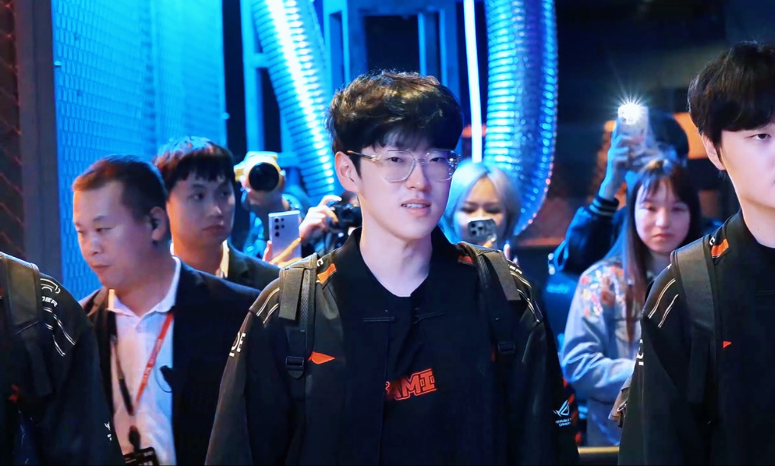 爱游戏直播-Scout意外战胜日本队,出色防守引爆全场!热度持续攀升-爱游戏直播