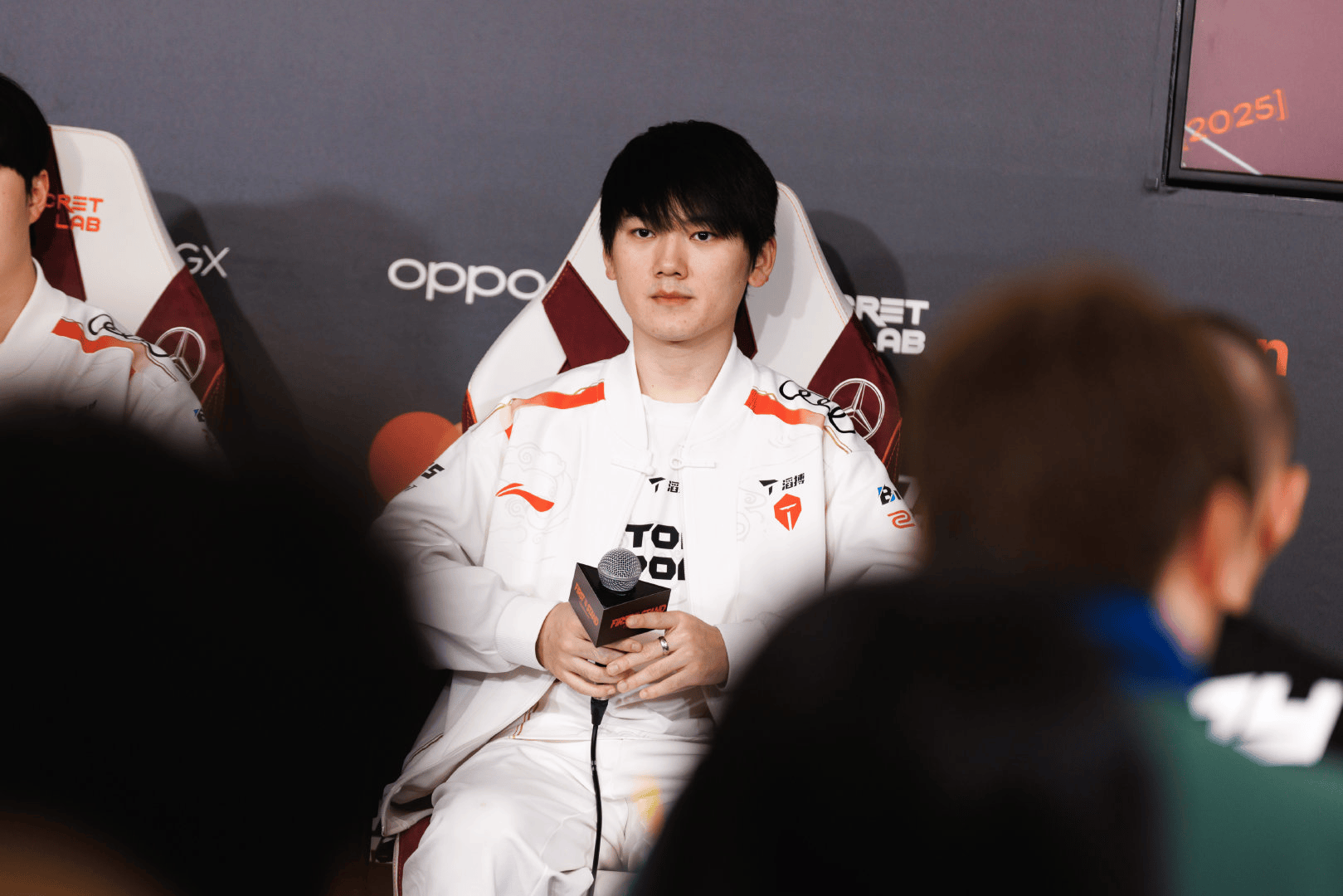 爱游戏官方-JackeyLove在日本队比赛中表现优异，持续失利引发热议！赛场气氛高涨-爱游戏官方